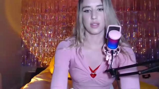 Image 6 of clemetinescuties Stream on Chaturbate on 14 months ago