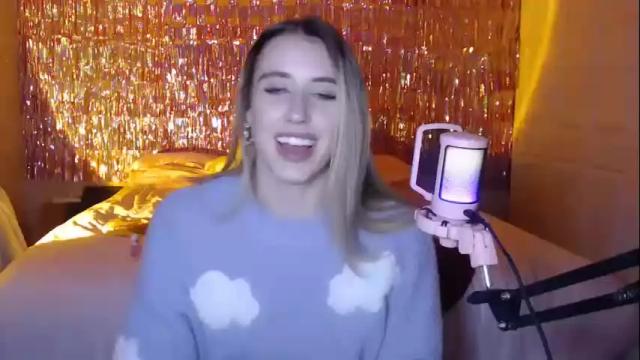 Image 2 of clemetinescuties Stream on Chaturbate on 14 months ago