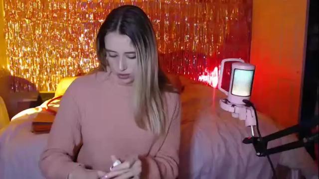 Image 6 of clemetinescuties Stream on Chaturbate on 16 months ago