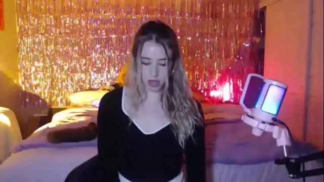 Image 4 of clemetinescuties Stream on Chaturbate on 15 months ago