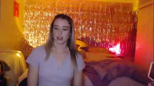 Image 12 of clemetinescuties Stream on Chaturbate on 15 months ago