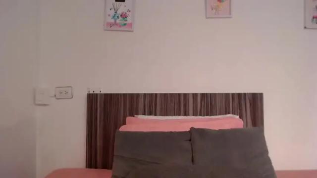 Image 3 of cleobasett Stream on Chaturbate on 14 months ago