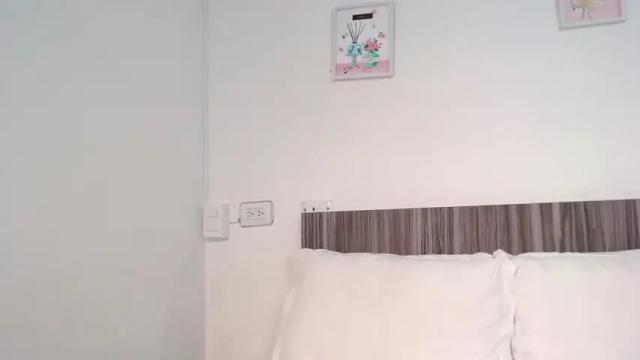 Image 12 of cleobasett Stream on Chaturbate on 14 months ago