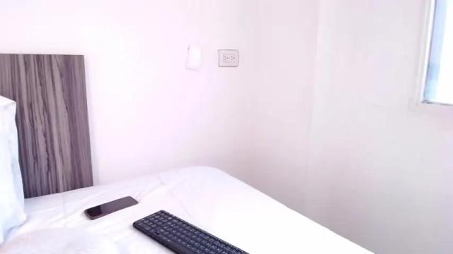 Image 4 of cleobasett Stream on Chaturbate on 13 months ago