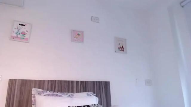 Image 3 of cleobasett Stream on Chaturbate on 13 months ago