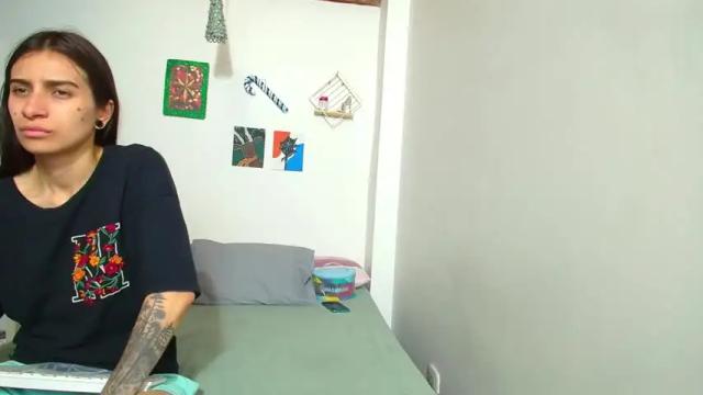 Image 3 of clhoe_violett Stream on Chaturbate on 16 months ago