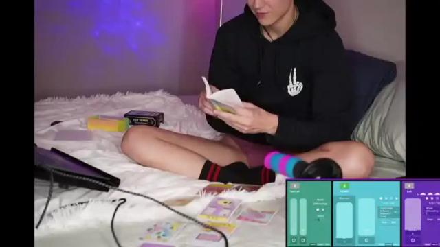 Image 4 of clit_dicks Stream on Chaturbate on 15 months ago