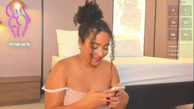 Image 2 of cloe_25 Stream on Chaturbate on 1 month ago