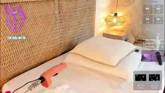 Image 4 of cloe_25 Stream on Chaturbate on 6 days ago