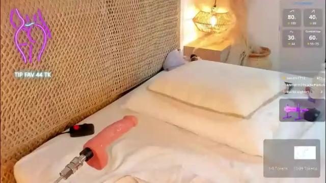 Image 6 of cloe_25 Stream on Chaturbate on 2 months ago