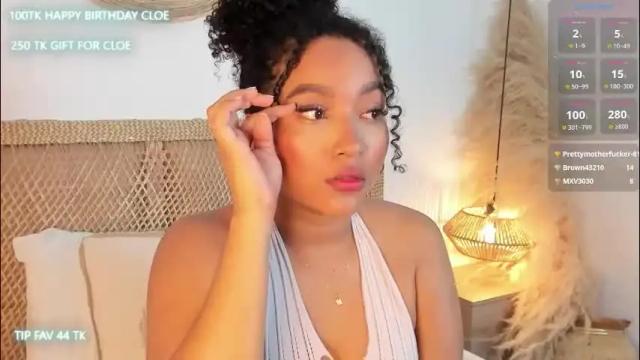 Image 7 of cloe_25 Stream on Chaturbate on 1 month ago