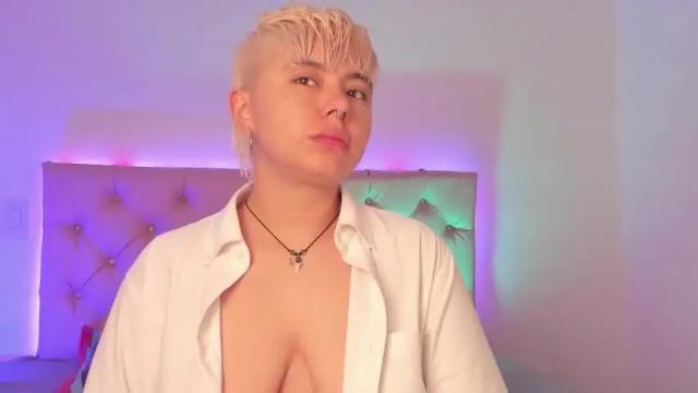 Image 12 of cloe_444 Stream on Chaturbate on 20 months ago