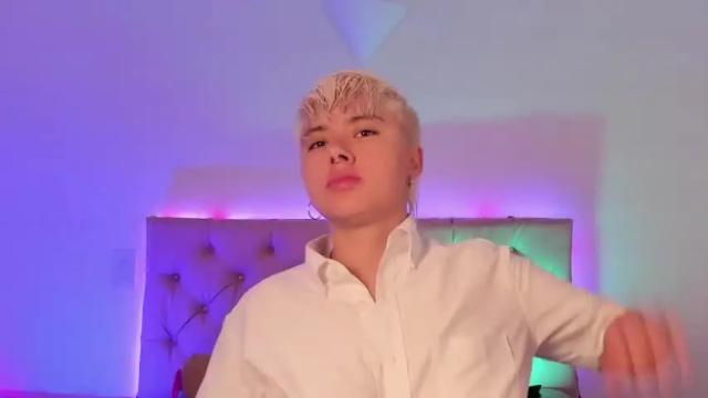 Image 2 of cloe_444 Stream on Chaturbate on 20 months ago