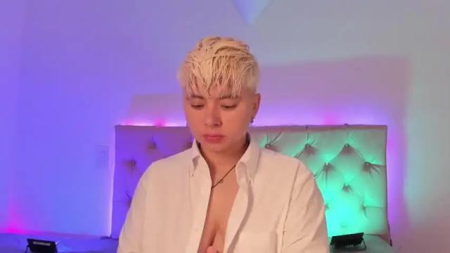 Image 3 of cloe_444 Stream on Chaturbate on 20 months ago