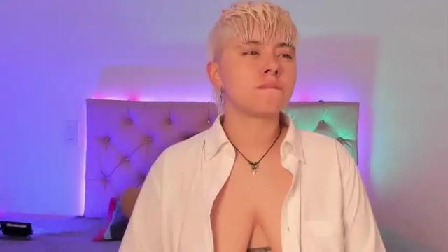 Image 7 of cloe_444 Stream on Chaturbate on 20 months ago
