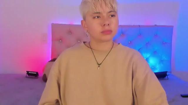 Image 10 of cloe_444 Stream on Chaturbate on 20 months ago