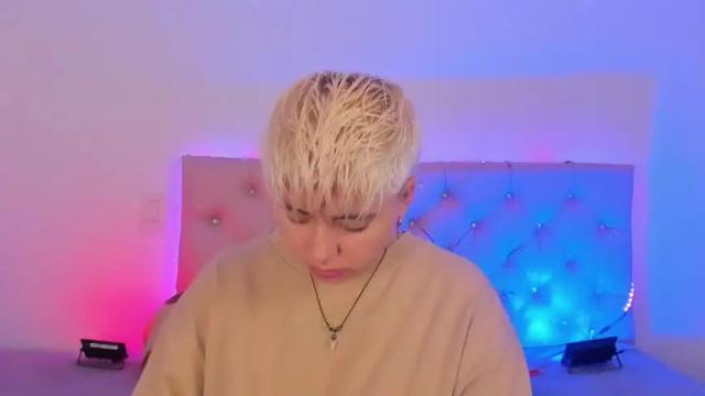 Image 3 of cloe_444 Stream on Chaturbate on 20 months ago