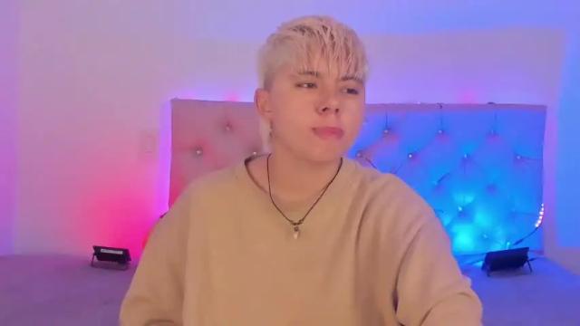 Image 4 of cloe_444 Stream on Chaturbate on 20 months ago