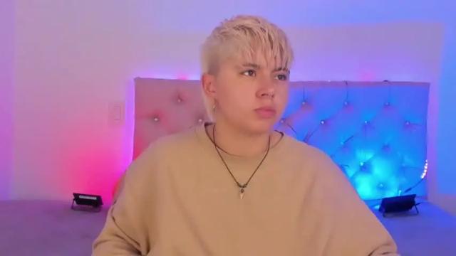 Image 6 of cloe_444 Stream on Chaturbate on 20 months ago