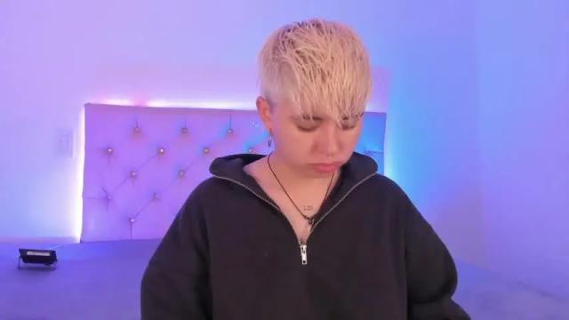 Image 2 of cloe_444 Stream on Chaturbate on 19 months ago