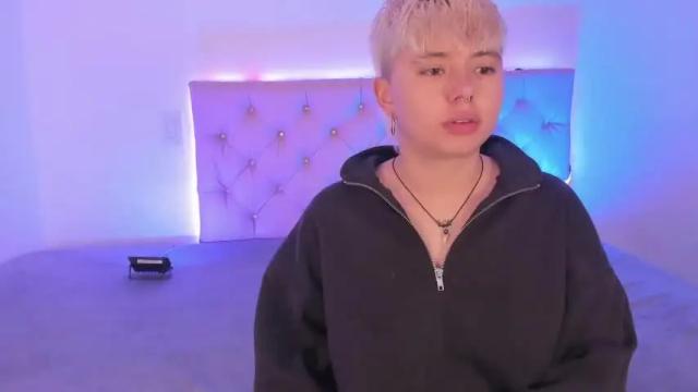 Image 7 of cloe_444 Stream on Chaturbate on 19 months ago