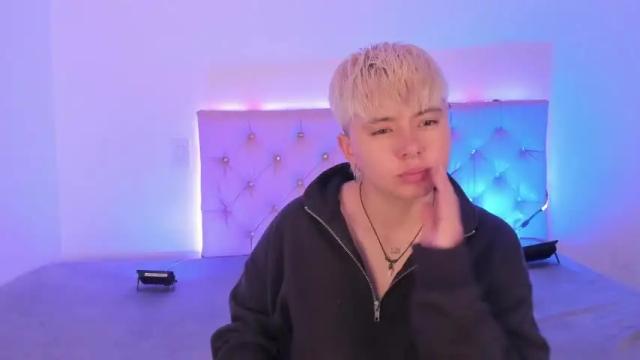 Image 8 of cloe_444 Stream on Chaturbate on 19 months ago