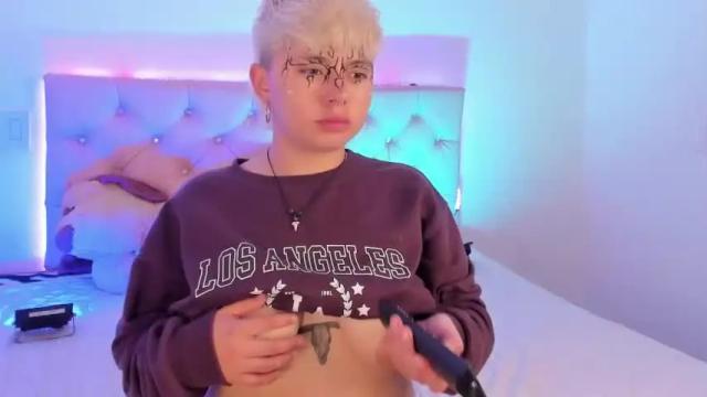 Image 12 of cloe_444 Stream on Chaturbate on 19 months ago