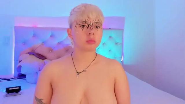 Image 3 of cloe_444 Stream on Chaturbate on 19 months ago