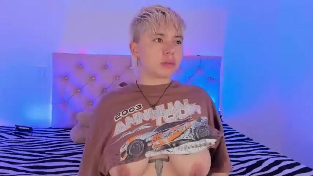 Image 10 of cloe_444 Stream on Chaturbate on 19 months ago