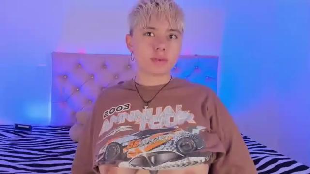 Image 11 of cloe_444 Stream on Chaturbate on 19 months ago