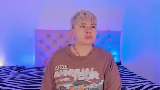 Image 3 of cloe_444 Stream on Chaturbate on 19 months ago
