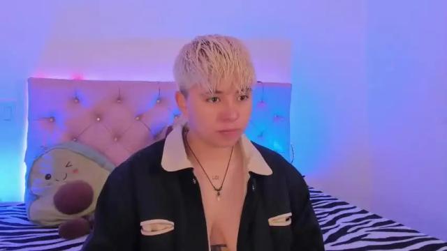 Image 2 of cloe_444 Stream on Chaturbate on 19 months ago