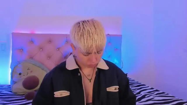 Image 3 of cloe_444 Stream on Chaturbate on 19 months ago
