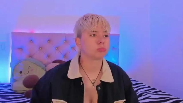Image 6 of cloe_444 Stream on Chaturbate on 19 months ago
