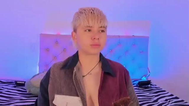 Image 10 of cloe_444 Stream on Chaturbate on 19 months ago