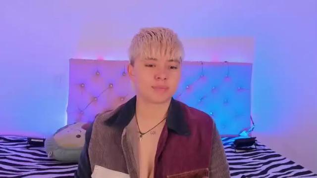 Image 11 of cloe_444 Stream on Chaturbate on 19 months ago