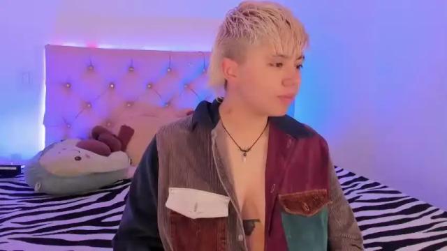 Image 2 of cloe_444 Stream on Chaturbate on 19 months ago