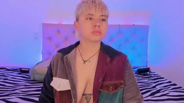 Image 6 of cloe_444 Stream on Chaturbate on 19 months ago