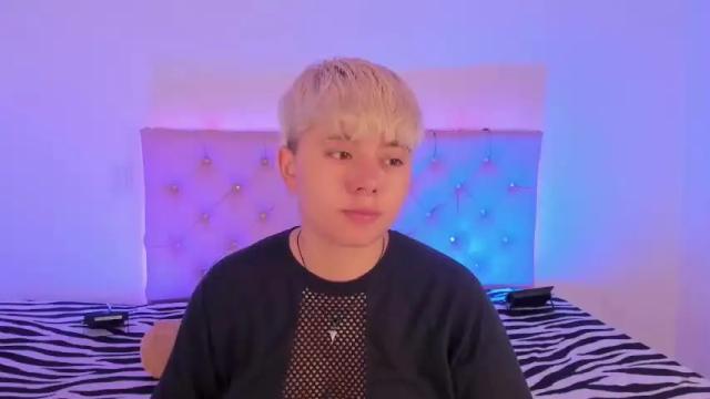 Image 10 of cloe_444 Stream on Chaturbate on 19 months ago