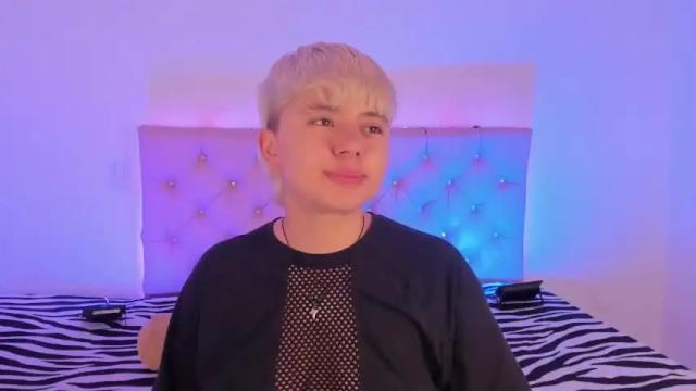Image 11 of cloe_444 Stream on Chaturbate on 19 months ago