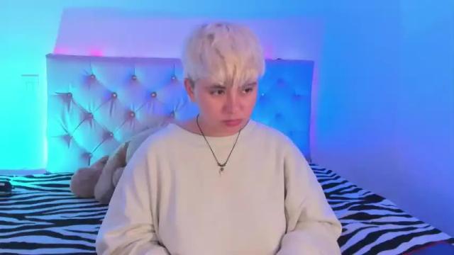 Image 10 of cloe_444 Stream on Chaturbate on 19 months ago
