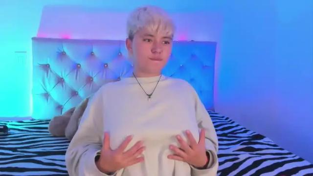 Image 12 of cloe_444 Stream on Chaturbate on 19 months ago