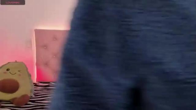 Image 2 of cloe_444 Stream on Chaturbate on 19 months ago
