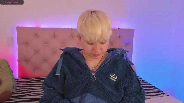 Image 3 of cloe_444 Stream on Chaturbate on 19 months ago