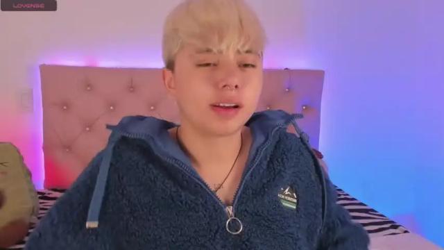 Image 6 of cloe_444 Stream on Chaturbate on 19 months ago