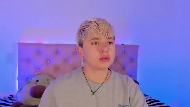 Image 2 of cloe_444 Stream on Chaturbate on 19 months ago