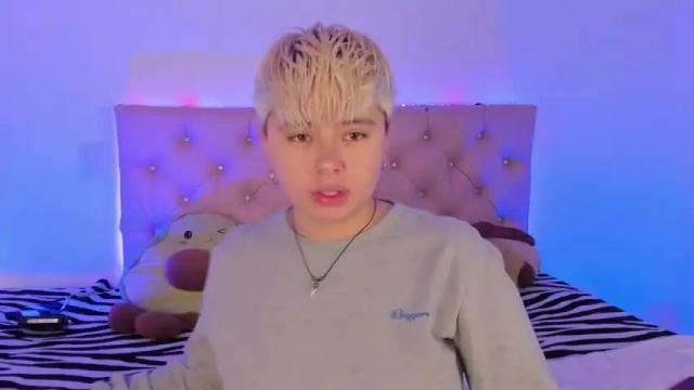 Image 6 of cloe_444 Stream on Chaturbate on 19 months ago
