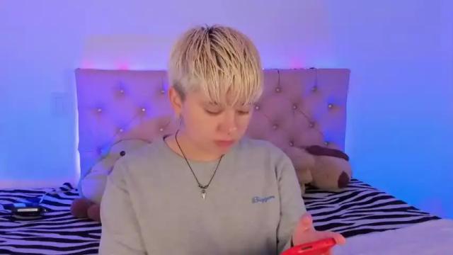 Image 7 of cloe_444 Stream on Chaturbate on 19 months ago