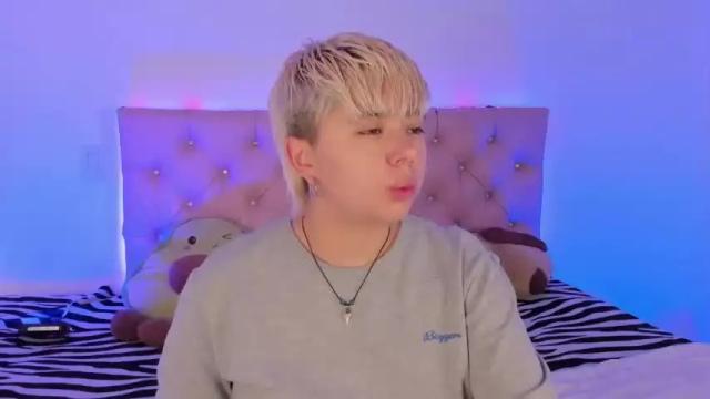 Image 8 of cloe_444 Stream on Chaturbate on 19 months ago