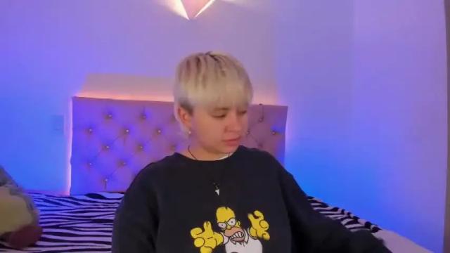 Image 7 of cloe_444 Stream on Chaturbate on 19 months ago
